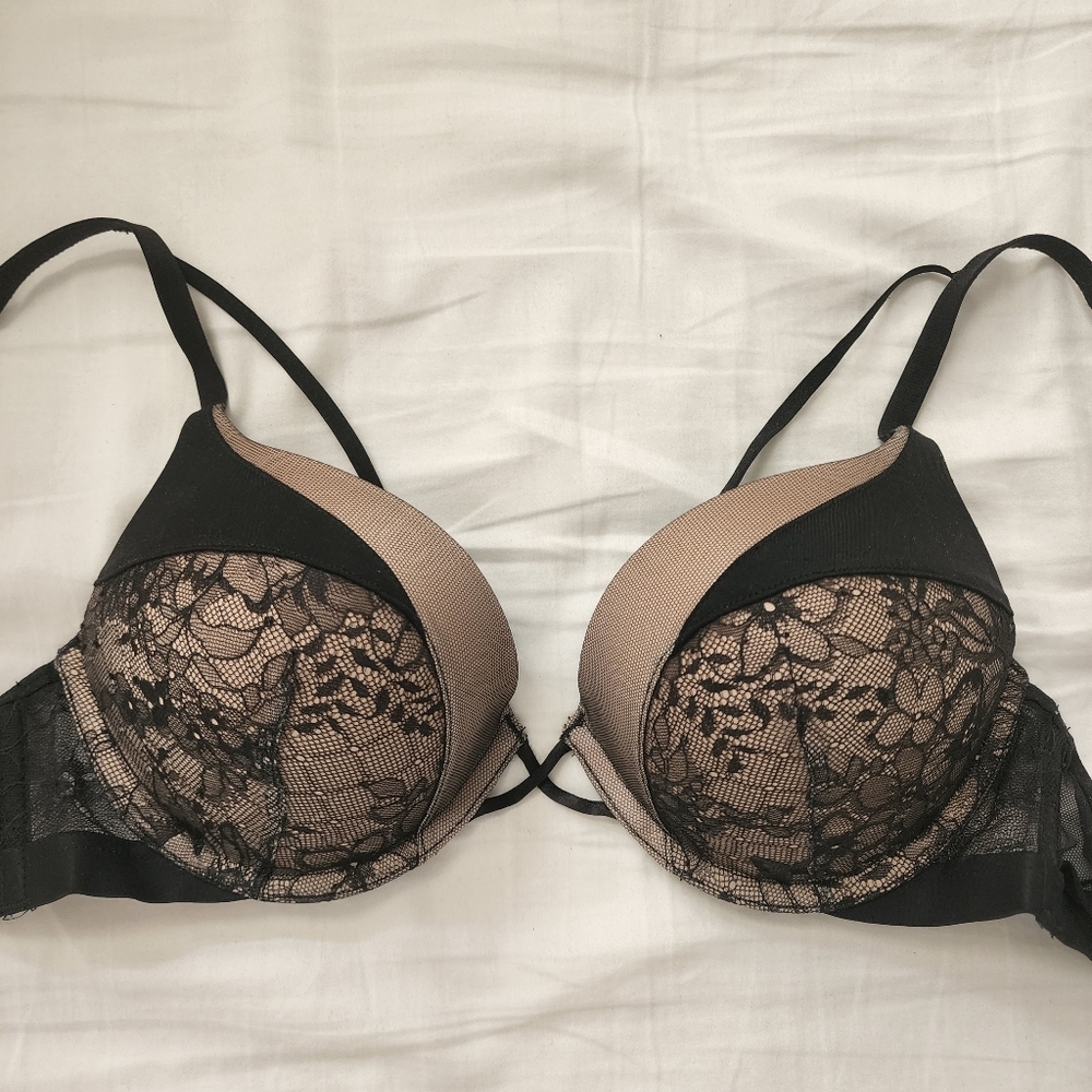 VICTORIA'S SECRET BOMBSHELL PUSH UP BRA 34B